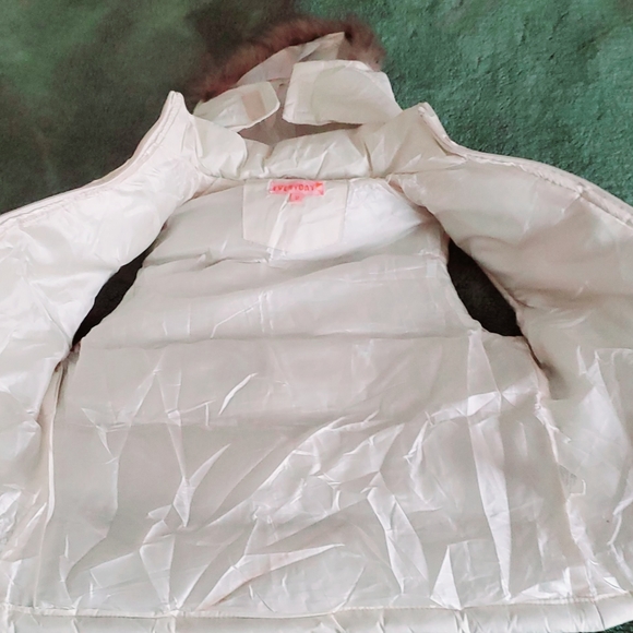 Cream Puffer Vest - Picture 2 of 6